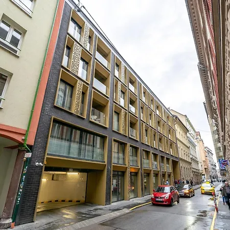 Magic Garden In Downtown Budapešť